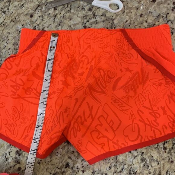 Nike Dri-Fit short active shorts with word design - Picture 2 of 6